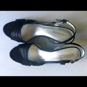 Pretty peep toe pumps!